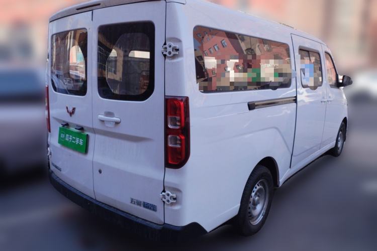 Used Wuling Yangguang 2024 300KM Comfort Version Passenger Van 75kW