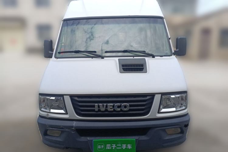 Used Iveco Daily 2017 2.5T A35 Passenger Van 5-7 Seats Model 47Z5 Front