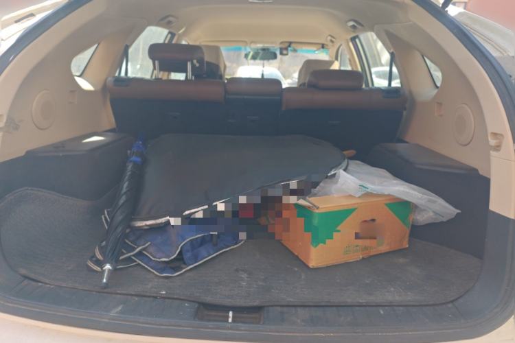 Used BYD S6 2014 2.0L Manual Luxury 5-Seater Trunk