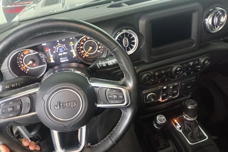 Used Jeep Wrangler 2019 2.0T Sahara Four-Door Version China VI Emission Standard
