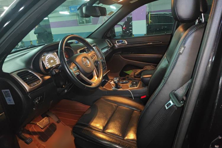 Used Jeep Grand Cherokee 2014 3.6L Elite Navigation Edition Left Front Seat