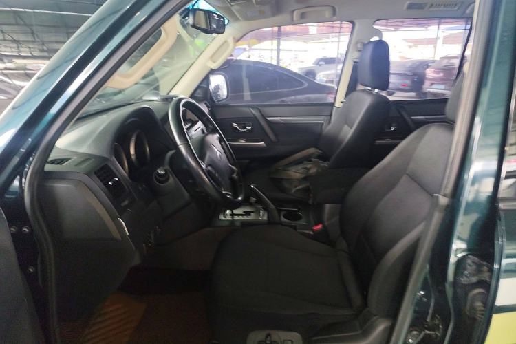 Used Mitsubishi Pajero 2016 3.0L Automatic Standard Version China V Standard