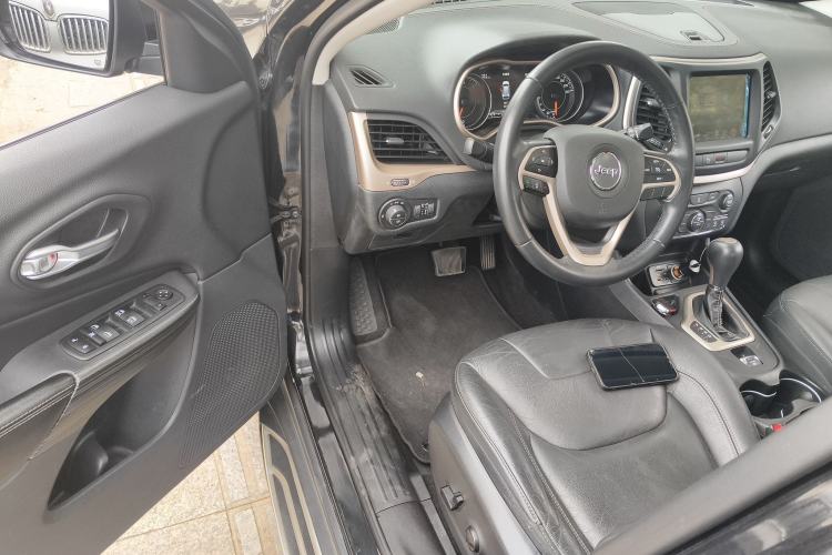 Used Jeep Cherokee 2017 2.0L Superior Edition