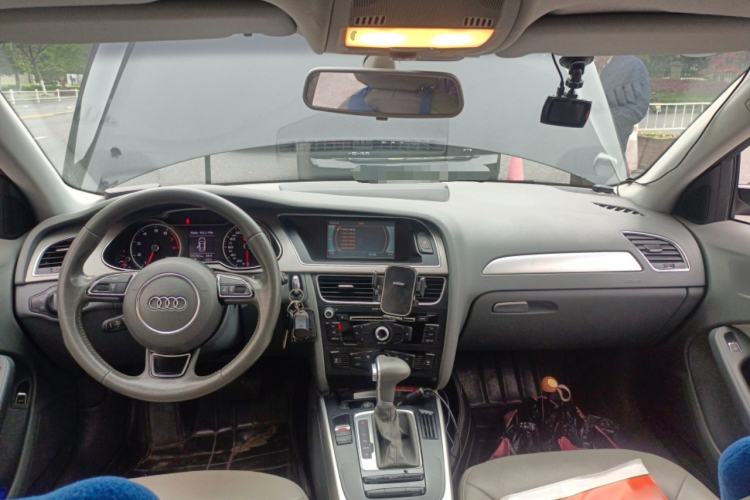 Used Audi A4L 2013 35 TFSI Automatic Standard Model Center Console