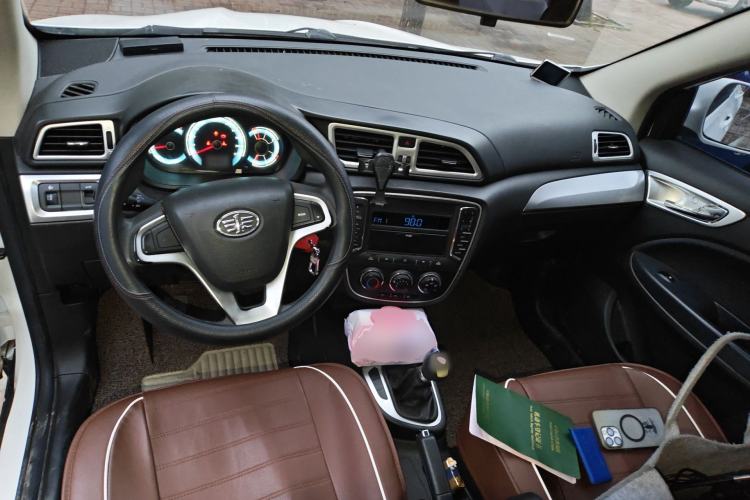 Used FAW Junpai D60 2015 1.5L Manual Standard Edition Center Console