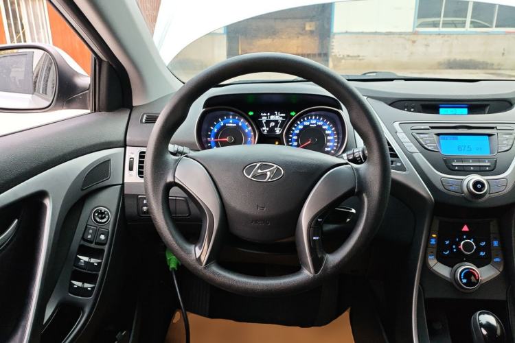 Used Hyundai Elantra (5th Generation / Langdong) 2015 1.6L Automatic Fashion Model Steering Wheel
