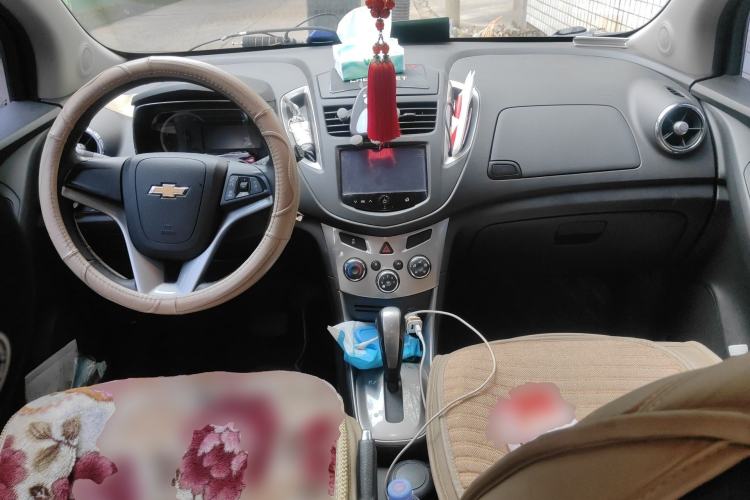 Used Chevrolet Trax 2014 1.4T Automatic Two-Wheel Drive Luxury Model Center Console