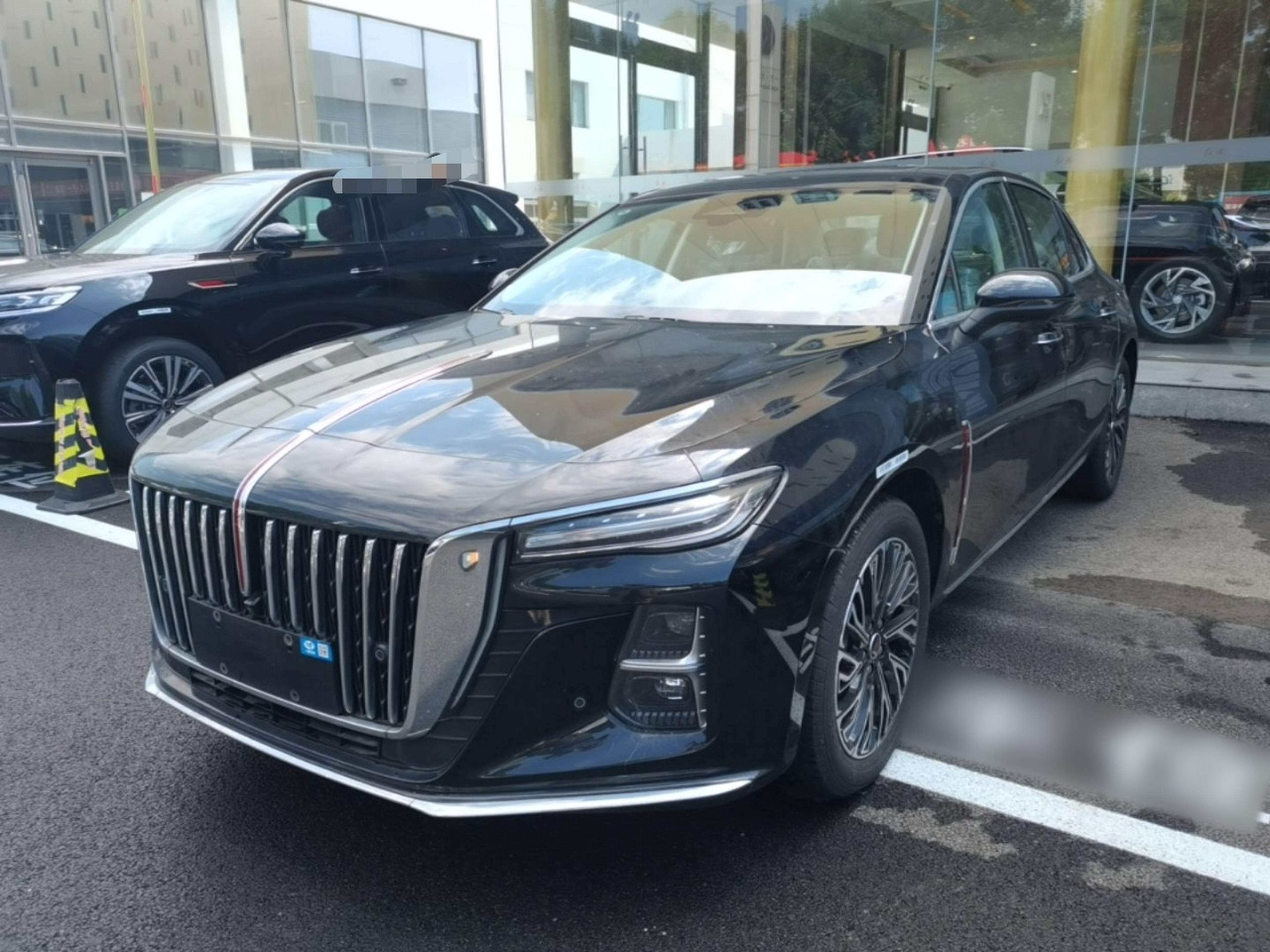 Unter der Vorderseite des Autos