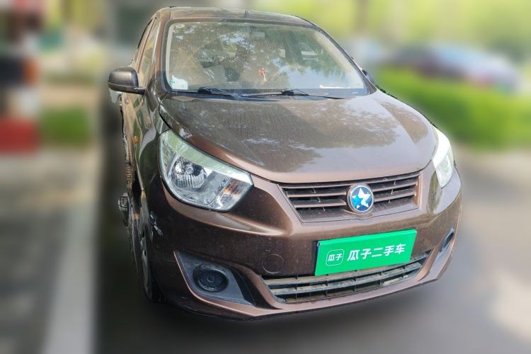 Used Venucia R30 2014 1.2L Manual Enjoyment Edition Front Right 45 Deg