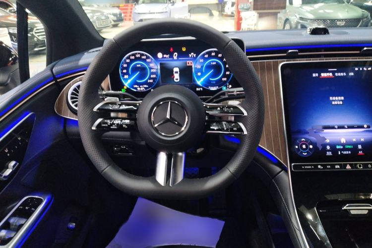 Used Mercedes-Benz EQE 2025 500 4MATIC Luxury Edition
