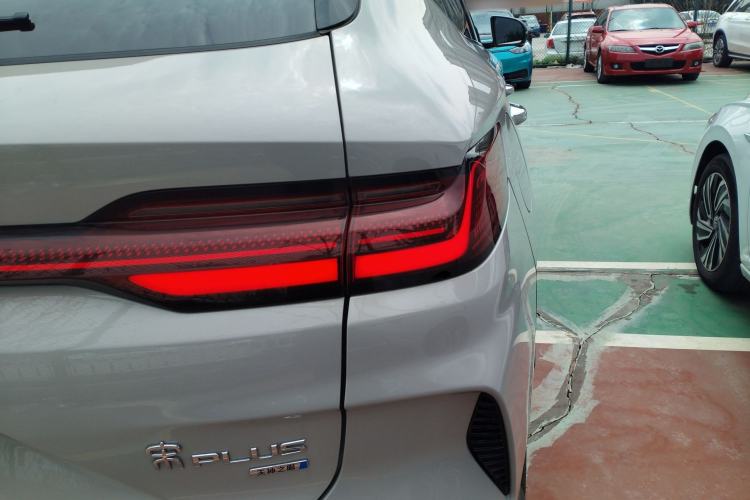 Used BYD Song PLUS New Energy 2025 EV Intelligent Driving Version 520km Premium Model Exterior 3