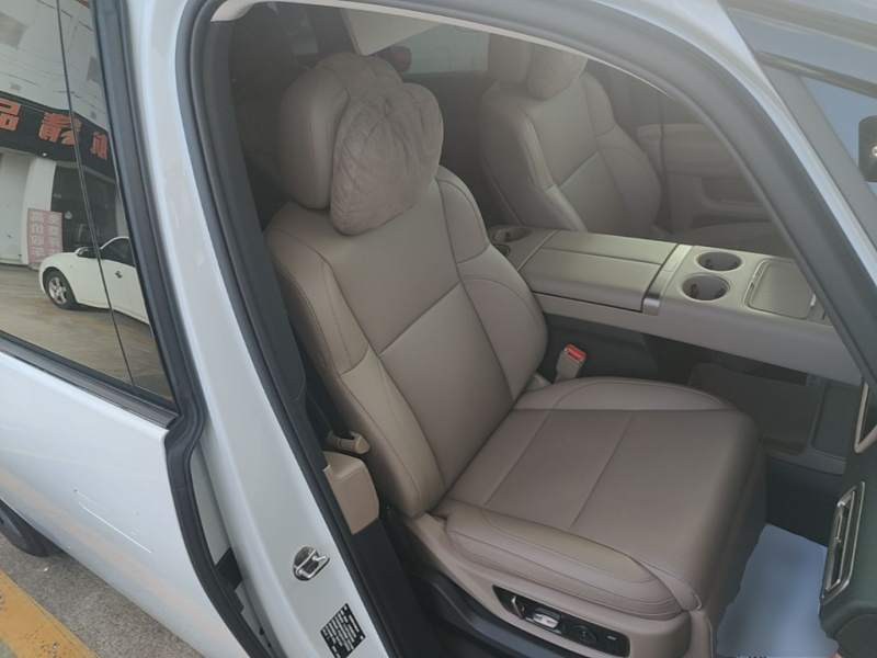 Used Li Auto MEGA 2025 Home Family Special Edition — 24