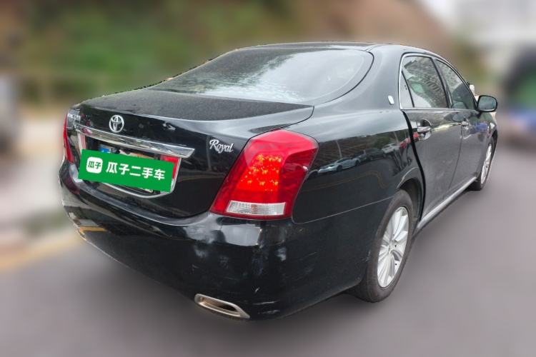 Used Toyota Crown 2011 2.5L Royal Special Edition with Leather and Sunroof
