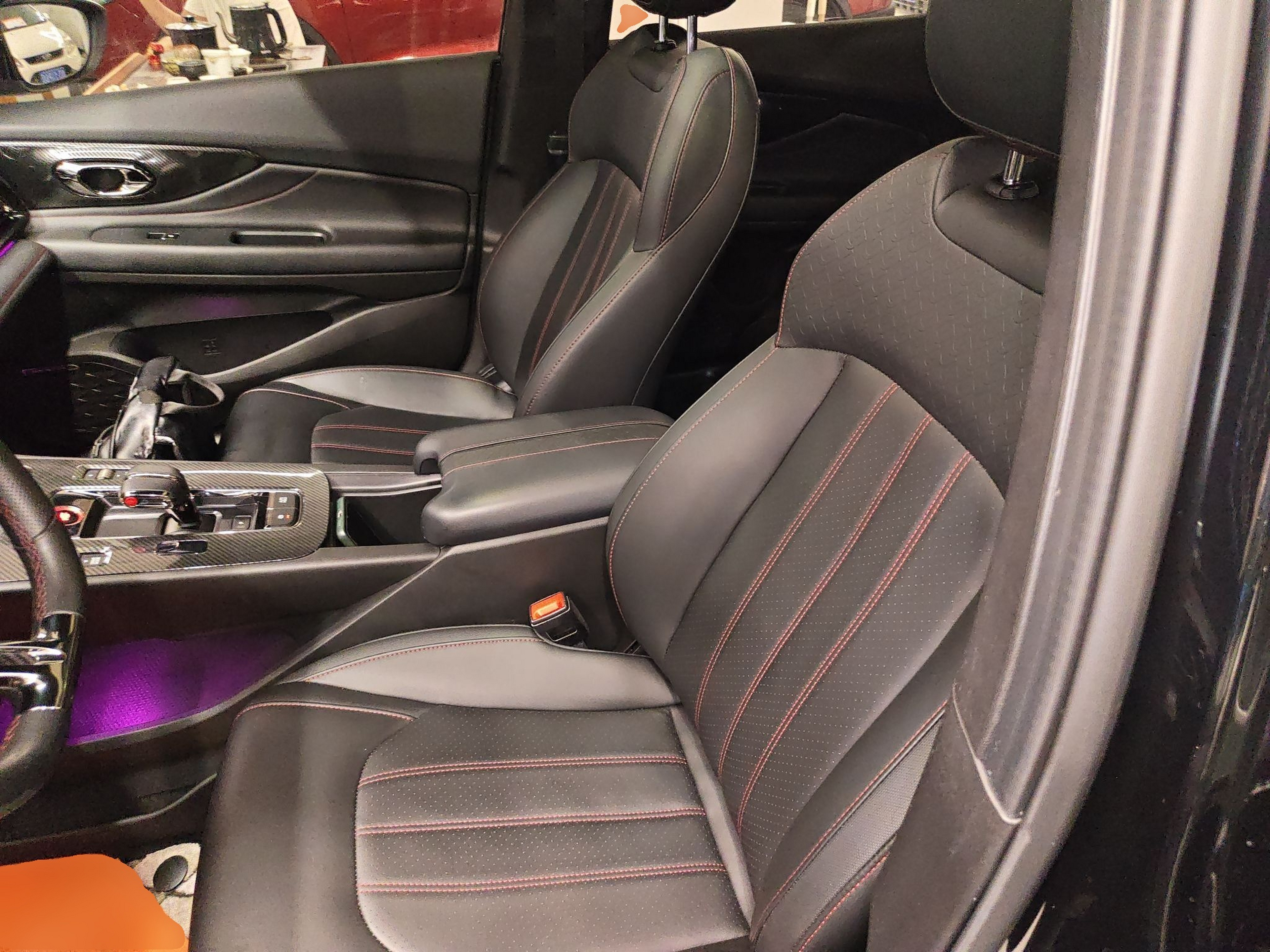 Переднее сиденье в автомобиле