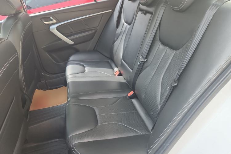 Used Geely Auto Emgrand 2017 Sedan Million Edition 1.5L CVT Upward Version Left Rear Seat