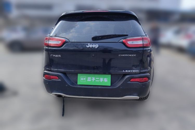 Used Jeep Cherokee 2017 2.0L Superior Edition
