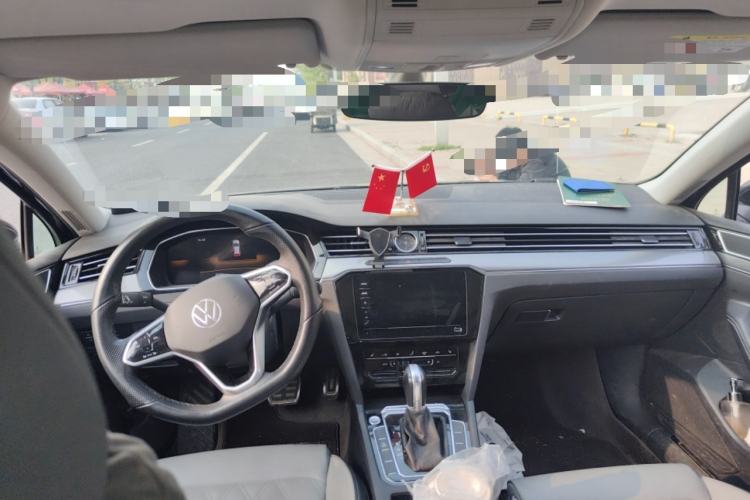 Used Volkswagen Magotan 2023 2 Million Units Limited Edition 330TSI DSG Leading Version Center Console