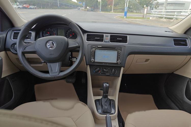 Used Skoda Rapid 2015 1.6L Automatic Smart Selection Model
