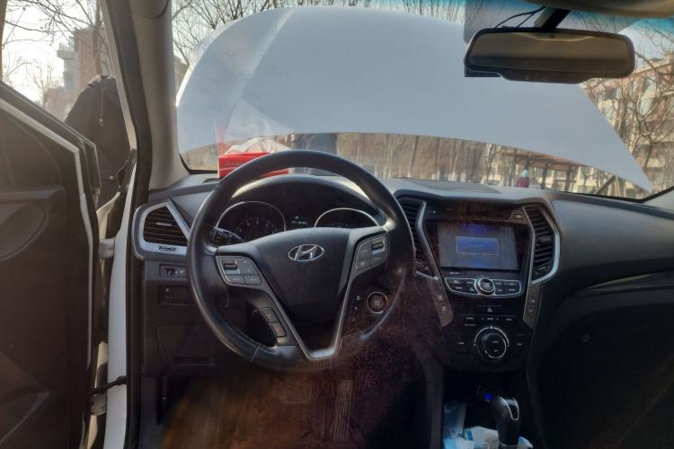 Used Hyundai Santa Fe 2015 2.0T Automatic Two-Wheel Drive Smart Version 5 Seats