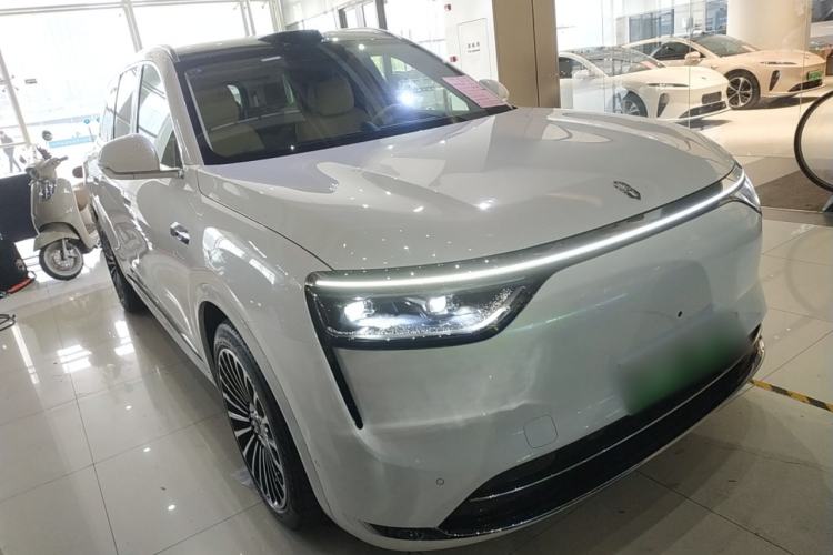 Used Hima AITO M8 2025 Extended-Range Ultra Version 53.4 kWh 6-Seater Edition Front Right 45 Deg