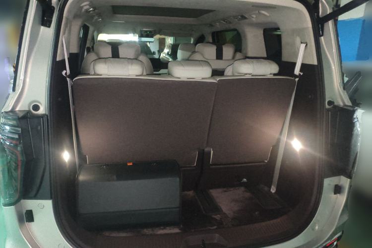 Used Hongqi HQ9 2023 2.0T Smart Connect Flagship Edition Trunk