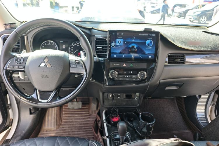 Used Mitsubishi Outlander 2020 2.4L 4x4 Zhi Xiang Edition 5 Seats Interior 2