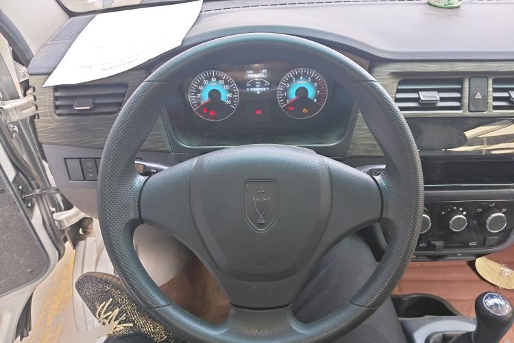 Used Jinbei Hiace X30 2023 1.5L Super-Comfortable Passenger Van 5/6/7-Seater Non-Air-Conditioned Version Model SWC15M Steering Wheel