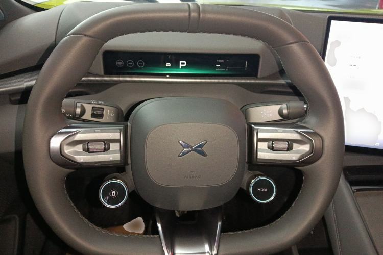 Used XPeng P7 2025 Model—702 Long Range Ultra Steering Wheel