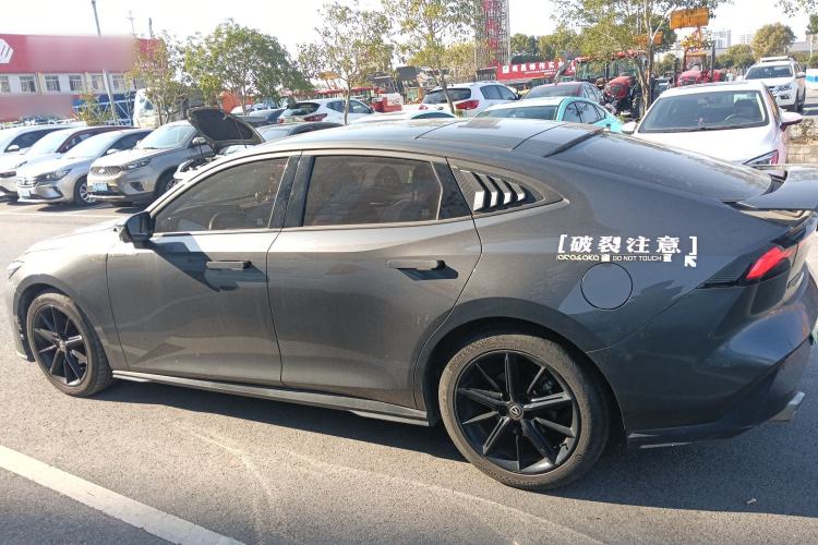 Used Changan UNI-V 2022 1.5T Prestige Version
