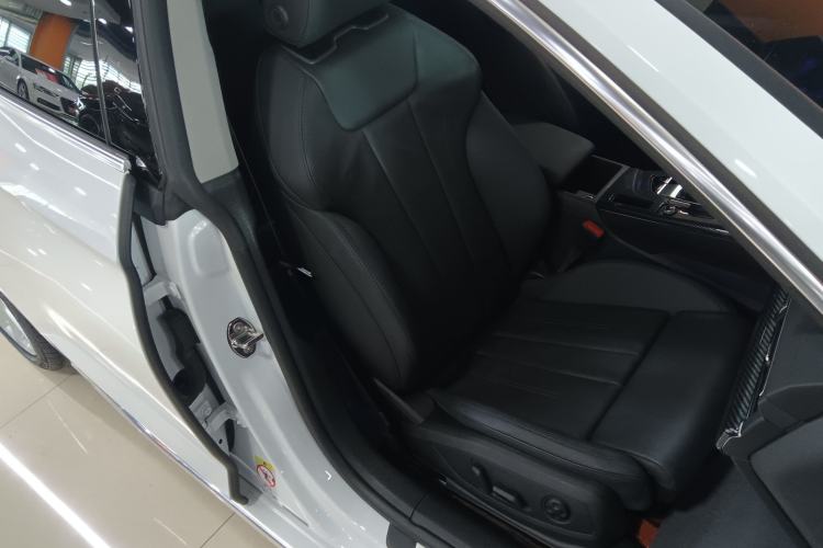 Used Audi A5 2022 Sportback 40 TFSI Fashionable and Dynamic Model Right Front Seat