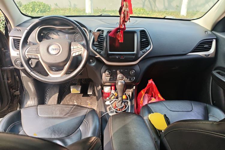 Used Jeep Cherokee 2017 2.0L Superior Edition