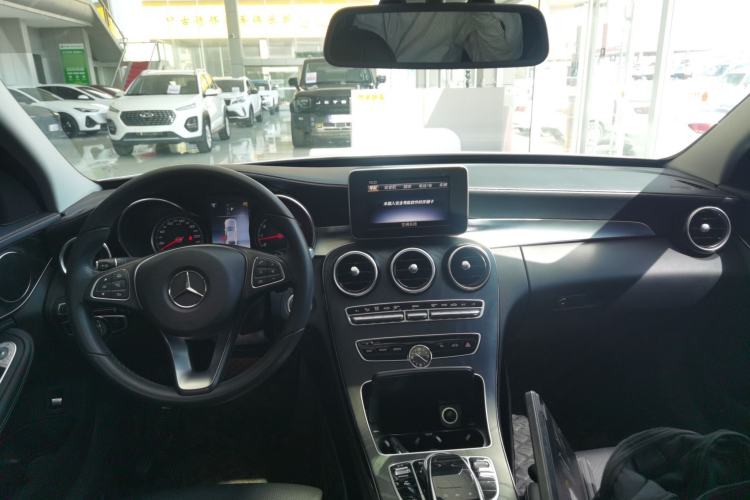 Used Mercedes-Benz C-Class 2018 C 180 L Fashion Edition Sport Version Center Console