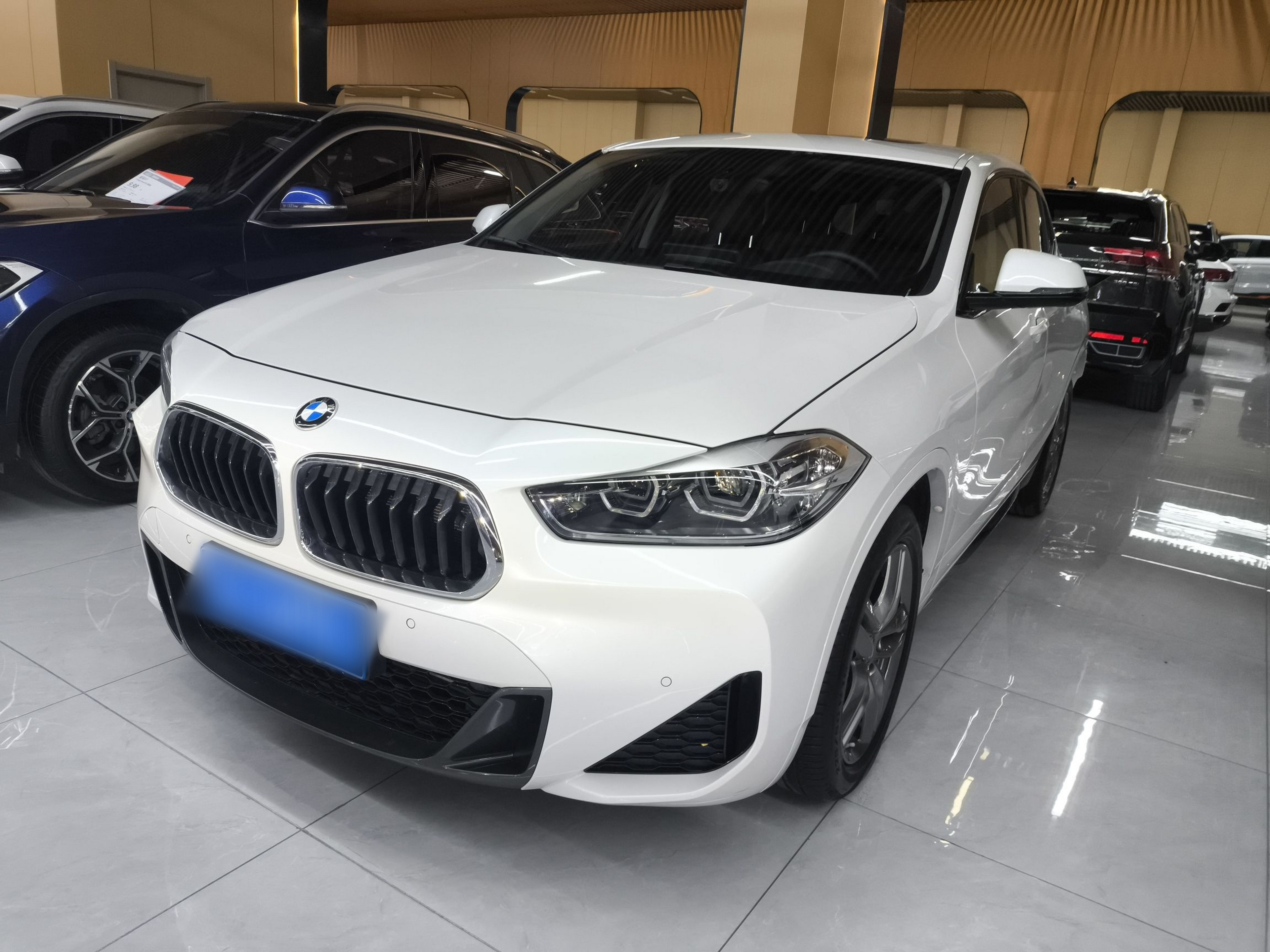 Под передней частью автомобиля