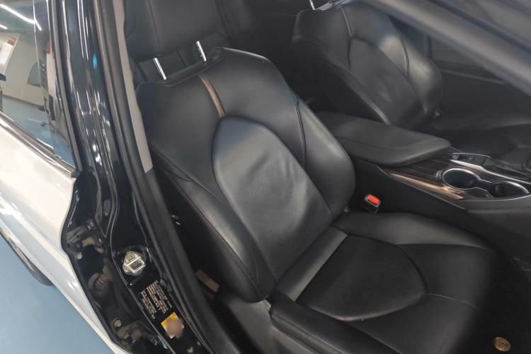 Used Toyota Camry 2018 2.0G Luxury Edition
