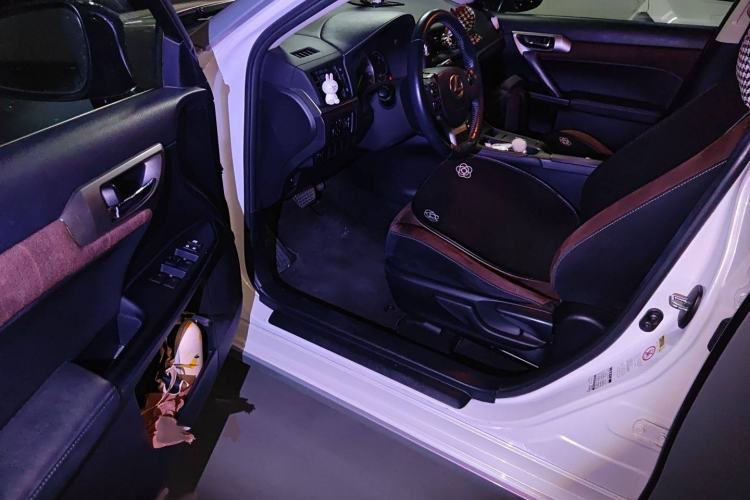 Used Lexus CT 2014 CT200h Elite Edition Two-Tone
