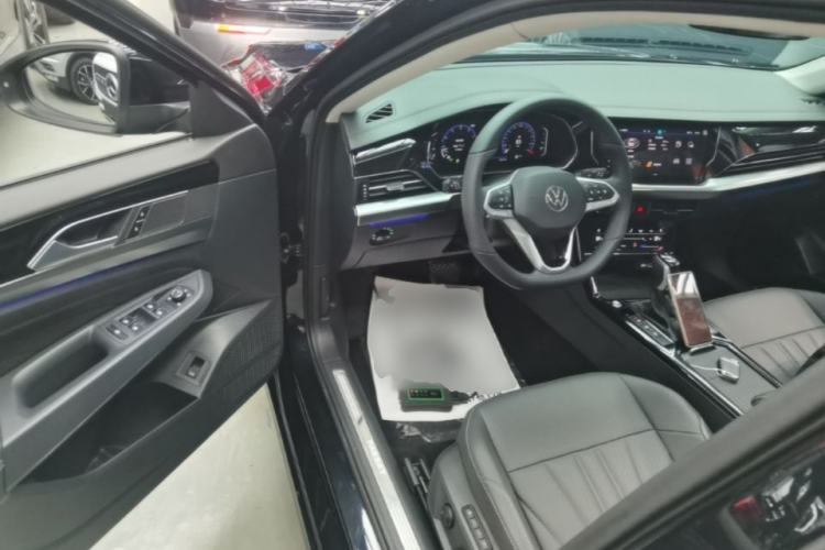 Used Volkswagen Passat 2025 Outstanding Model 380TSI Dragon Glory Edition
