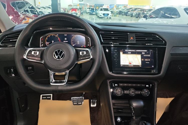 Used Volkswagen Tiguan L 2021 330TSI Automatic Two-Wheel Drive R-Line Enhanced Edition Center Console