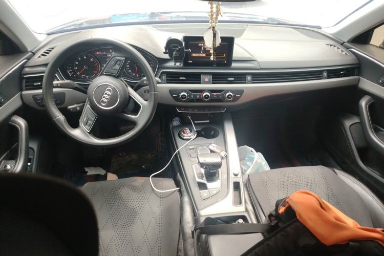 Used Audi A4L 2018 30th Anniversary Edition 40 TFSI Trendy Model Center Console