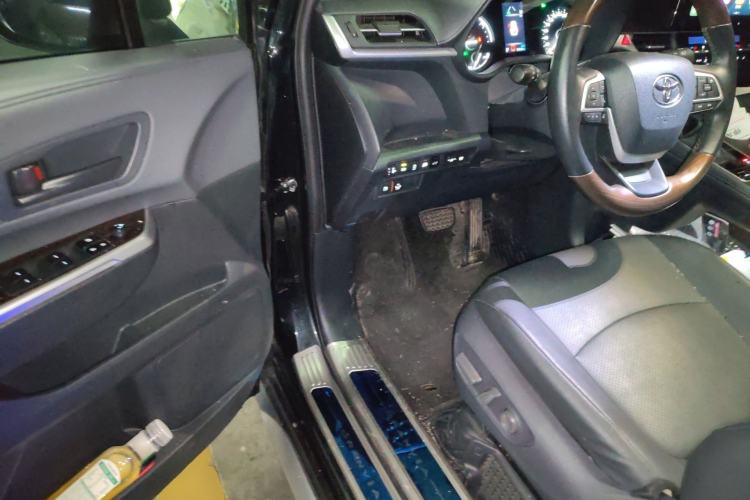 Used Toyota Granvia 2024 2.5L Hybrid Luxury Edition Driver Seat