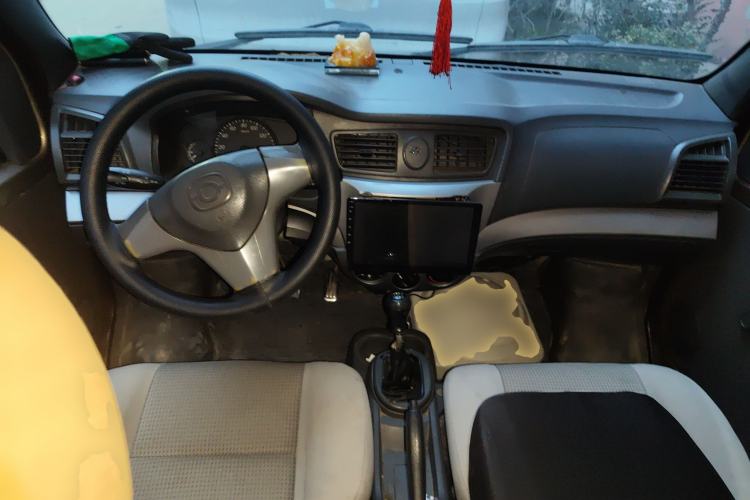 Used Haima Fosida Rongda 2012 1.2L Ronda Comfort Edition HMA GM12-NR Center Console