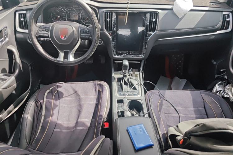 Used Roewe i6 2020 PLUS 20T TST 4G Connected Glory Flagship Edition Center Console