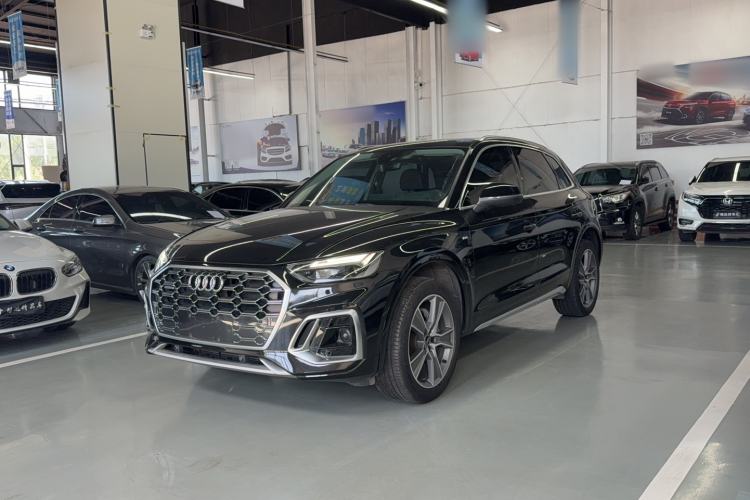 Used Audi Q5L 2022 40T Luxury Dynamic Model Guazi used car, China used car export, Used car for sale, Used cars, Cheapest cars for sale