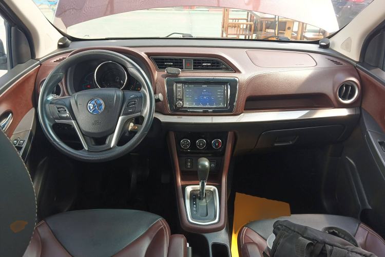 Used Venucia M50V 2017 1.6L XL CVT Luxury Edition