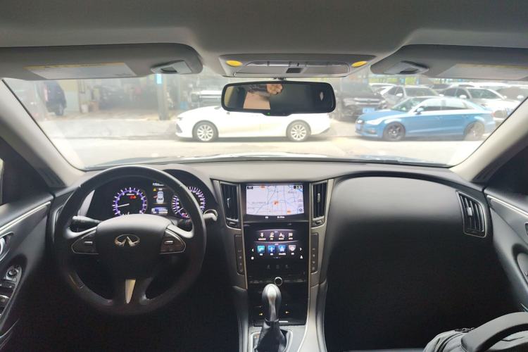 Used Infiniti Q50L 2016 2.0T Enjoyment Edition Center Console