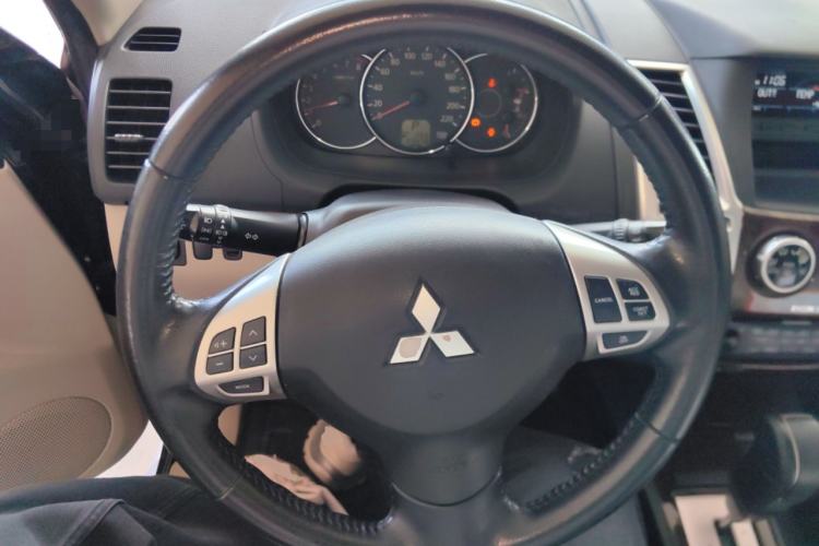 Used Mitsubishi Pajero Sport 2013 3.0L Automatic Two-Wheel Drive Luxury Edition
