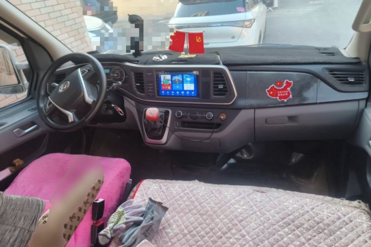 Used SAIC MAXUS Xintu V80 2020 2.0T AMT PLUS City Edition Short Wheelbase Ultra-Low Roof 5/6-Seater Center Console