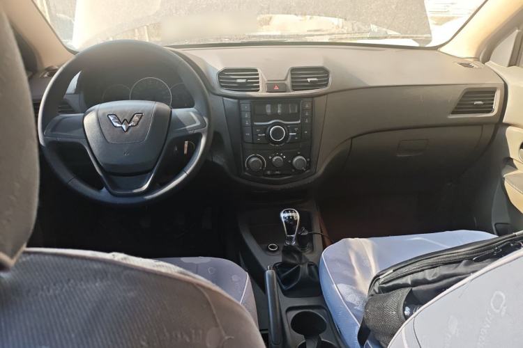 Used Wuling Hongguang 2015 1.5L S Base Model China IV
