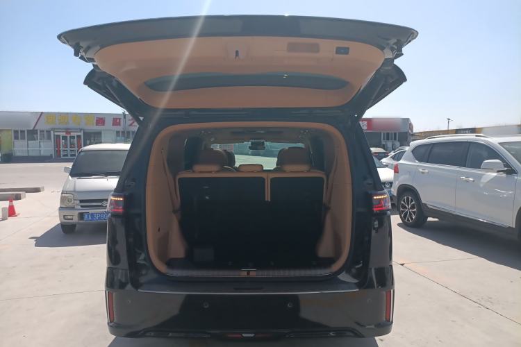 Used VOYAH Dream 2024 PHEV Extended-Range Premium Edition Trunk