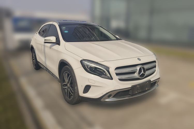 Used Mercedes-Benz GLA 2015 GLA 200 Fashion Model Front Right 45 Deg