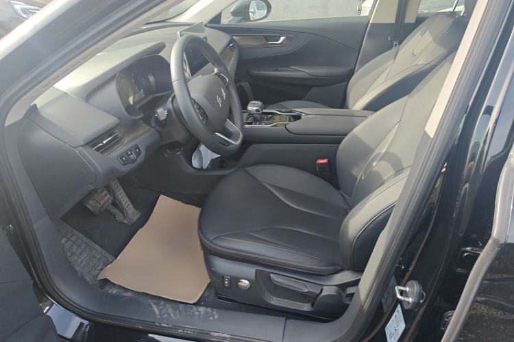 Used Hongqi E-QM5 2021 Online Booking Charging Basic Edition 5 Seats